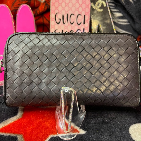 Bottega Veneta EUC Brown Intrecciato Weave Zip Around...